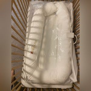 Dockatot Grande in Pristine White, EUC